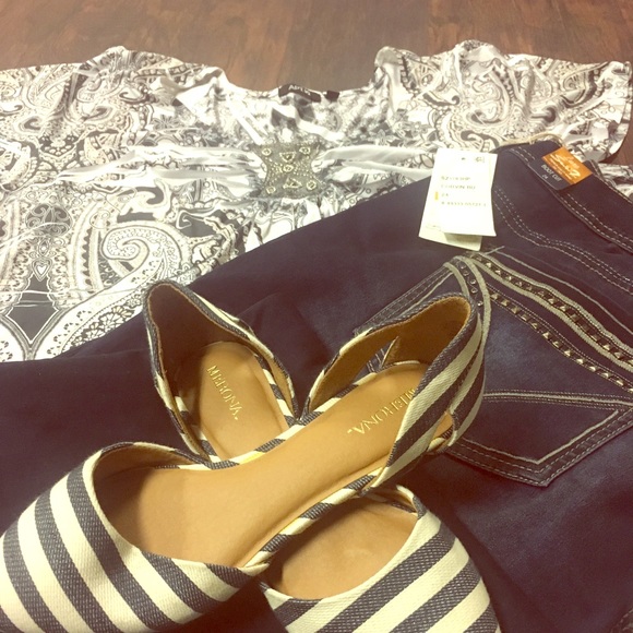 Seven7 Denim - Seven7 Bootcut Jeans